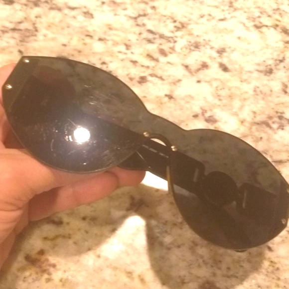 VERSACE MEDUSA SUNGLASSES 😎 - Picture 3 of 12